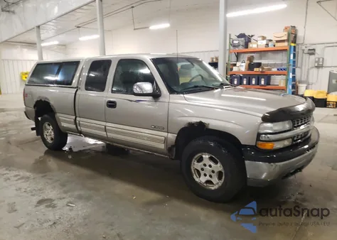 2000 Chevrolet Silverado K1500 из США, поврежденный, VIN 2GCEK19T3Y1155595